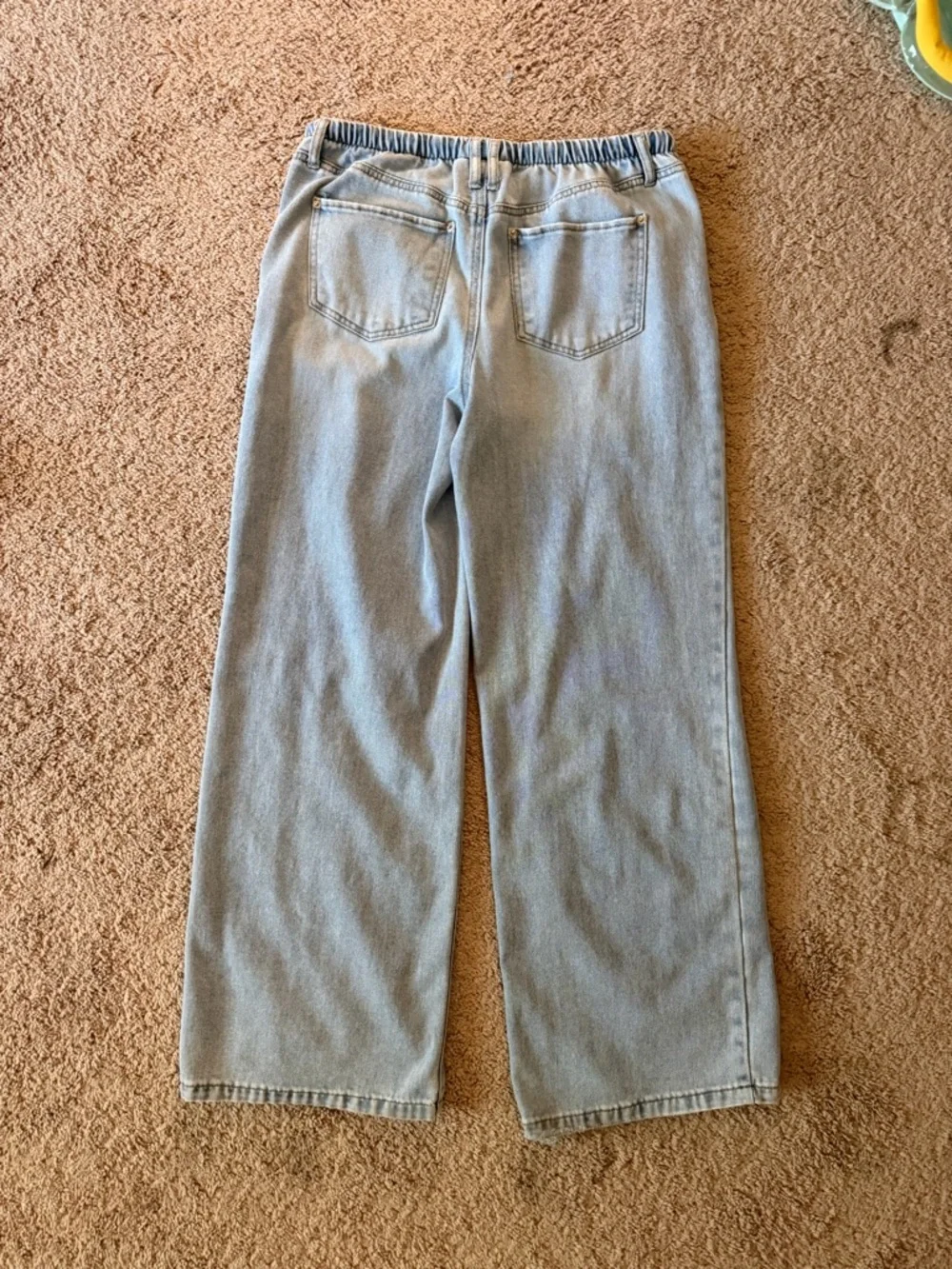 Comfiest Light Blue Wide-Leg Jeans - Picture 3 of 4